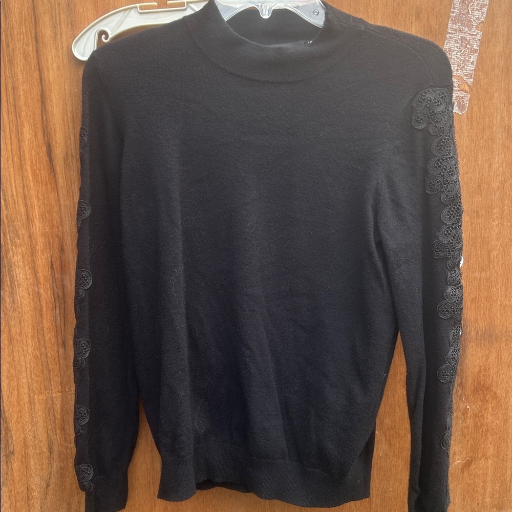 Cortefiel Black Sweater with Lace Sleeve Details eu med